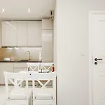 Aura Sky By Renters Warszawa