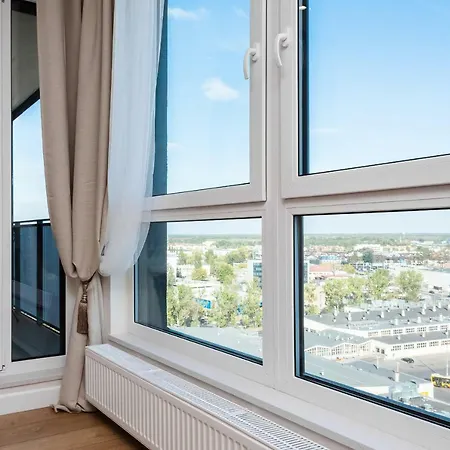 アパート Aura Sky By Renters ワルシャワ