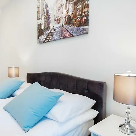 Aura Sky By Renters * ワルシャワ