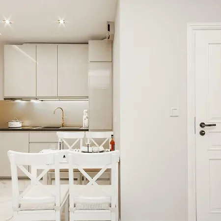 Aura Sky By Renters ワルシャワ