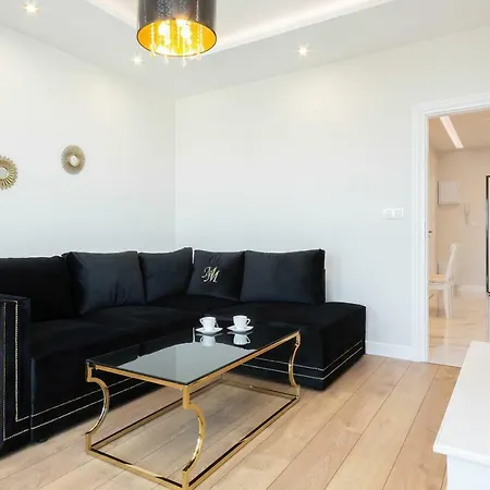 Aura Sky By Renters Apartment
